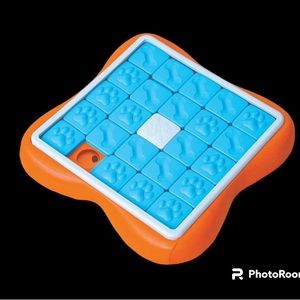 Outward Hound Nina Ottosson Challenge Slider